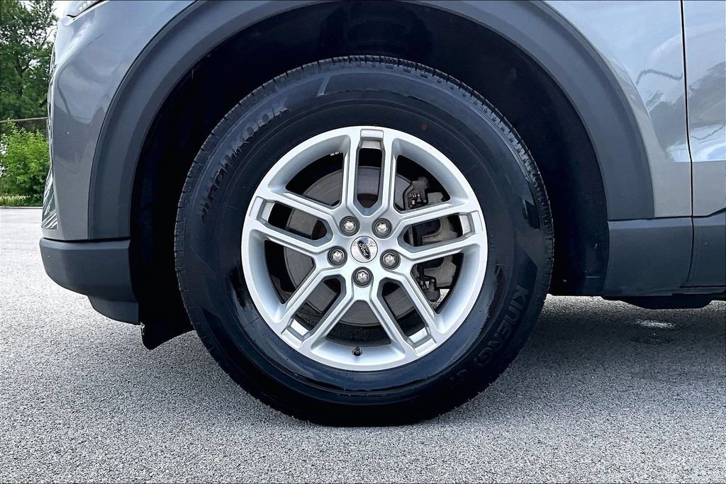 Certified 2025 Ford Explorer Active w/ Active Comfort Package RWD image 9