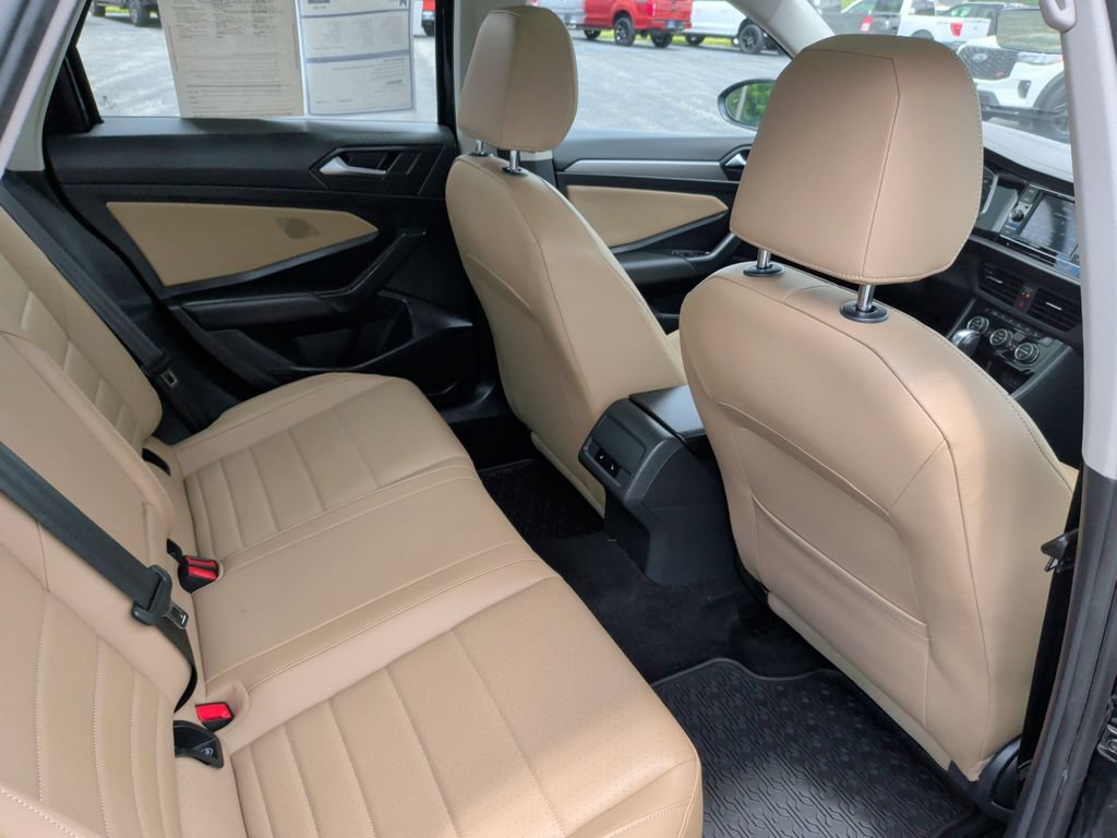 Used 2021 Volkswagen Jetta SE FWD image 17