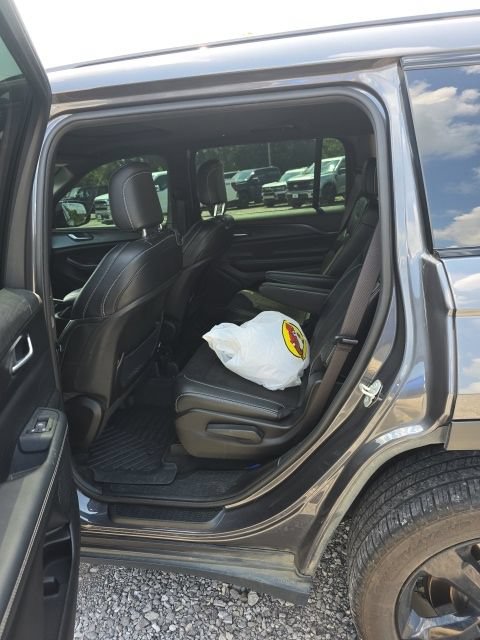 Used 2023 Jeep Grand Cherokee L Altitude AWD/4WD image 8