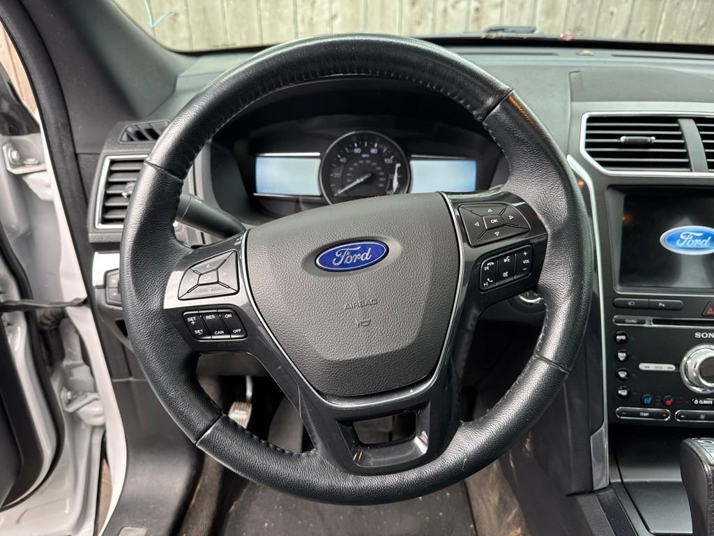 Certified 2017 Ford Explorer Limited FWD image 10