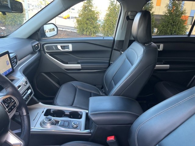 Certified 2022 Ford Explorer XLT w/ Equipment Group 202A image 17