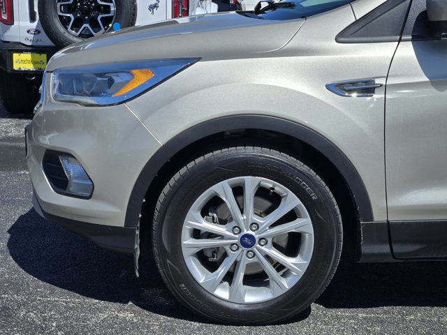 Certified 2017 Ford Escape SE w/ Equipment Group 201A image 9