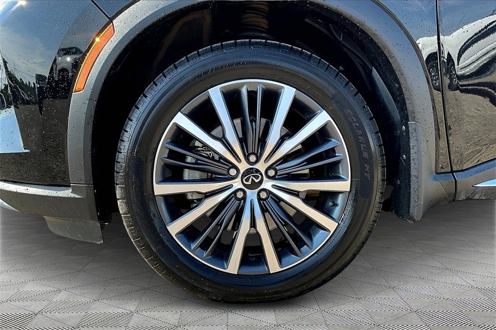 Used 2024 INFINITI QX60 Sensory w/ Vision Package image 11