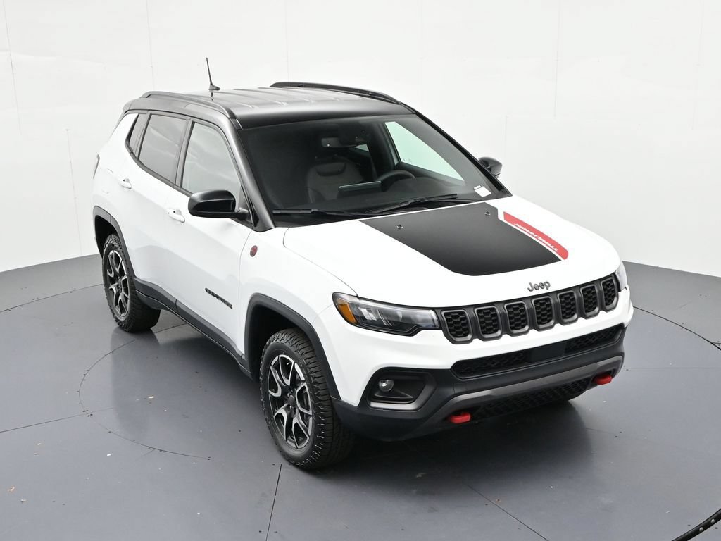 Used 2025 Jeep Compass Trailhawk AWD/4WD image 14