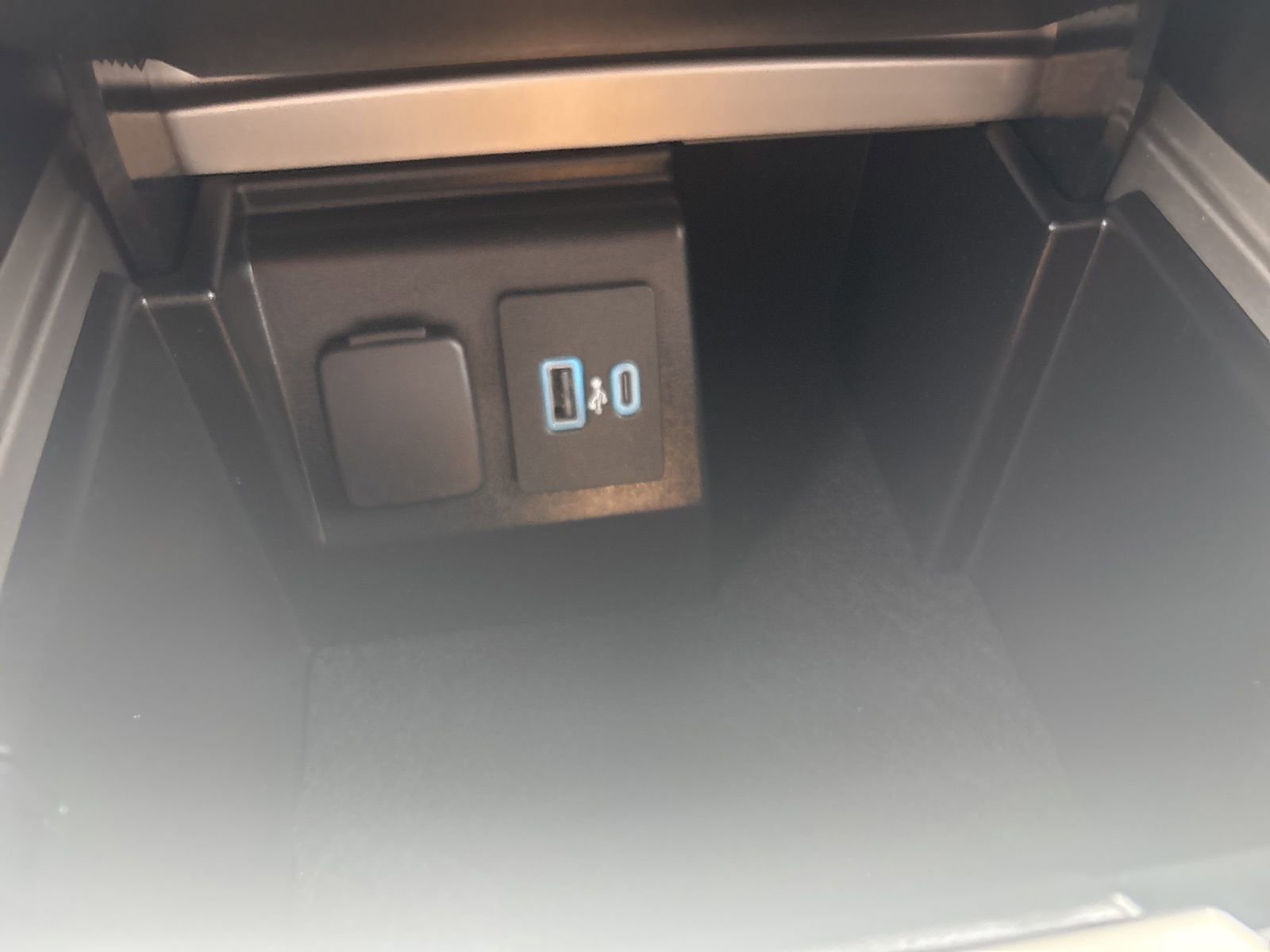 Certified 2022 Ford Explorer XLT w/ Equipment Group 202A image 25