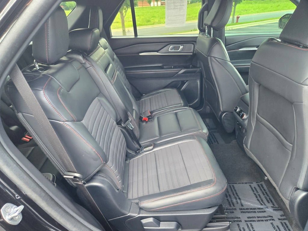 Certified 2025 Ford Explorer ST-Line w/ ST-Line Street Pack AWD/4WD image 11