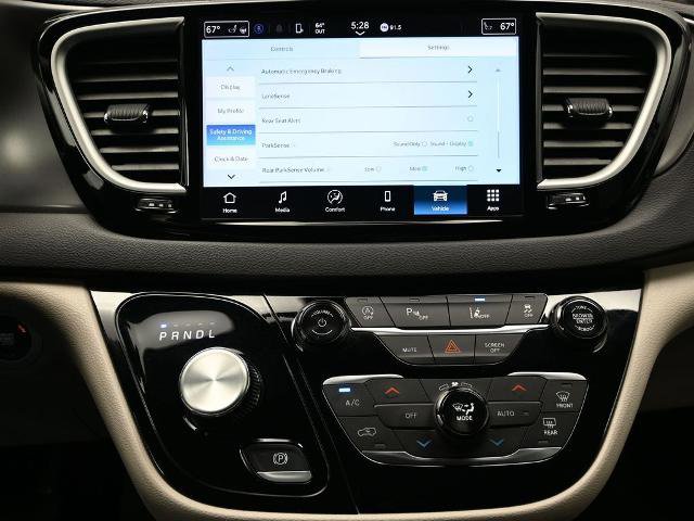 Used 2024 Chrysler Pacifica Touring-L image 31