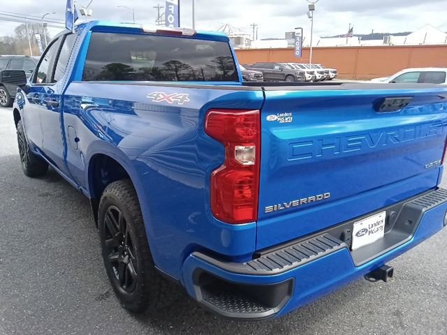 Used 2025 Chevrolet Silverado 1500 Custom w/ Turbomax Blackout Package image 3