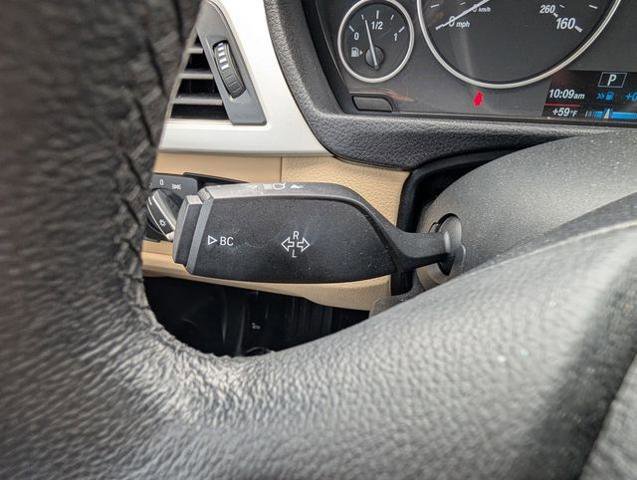 Used 2017 BMW 320i Sedan image 25