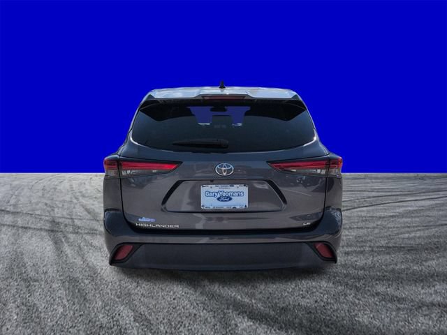 Used 2023 Toyota Highlander LE FWD image 5