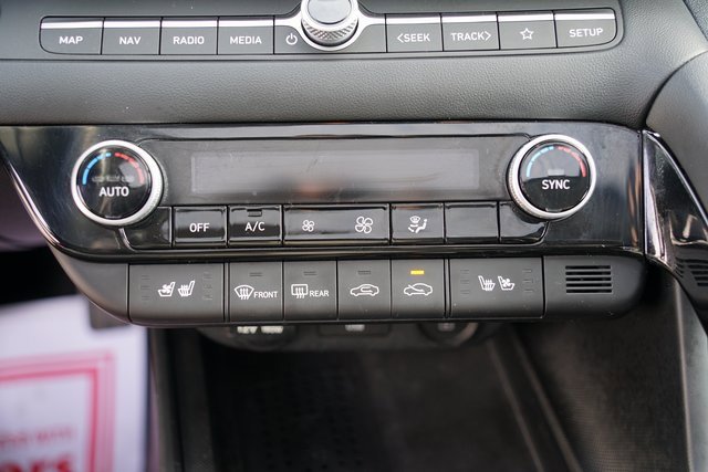 Used 2023 Hyundai Elantra Limited image 15