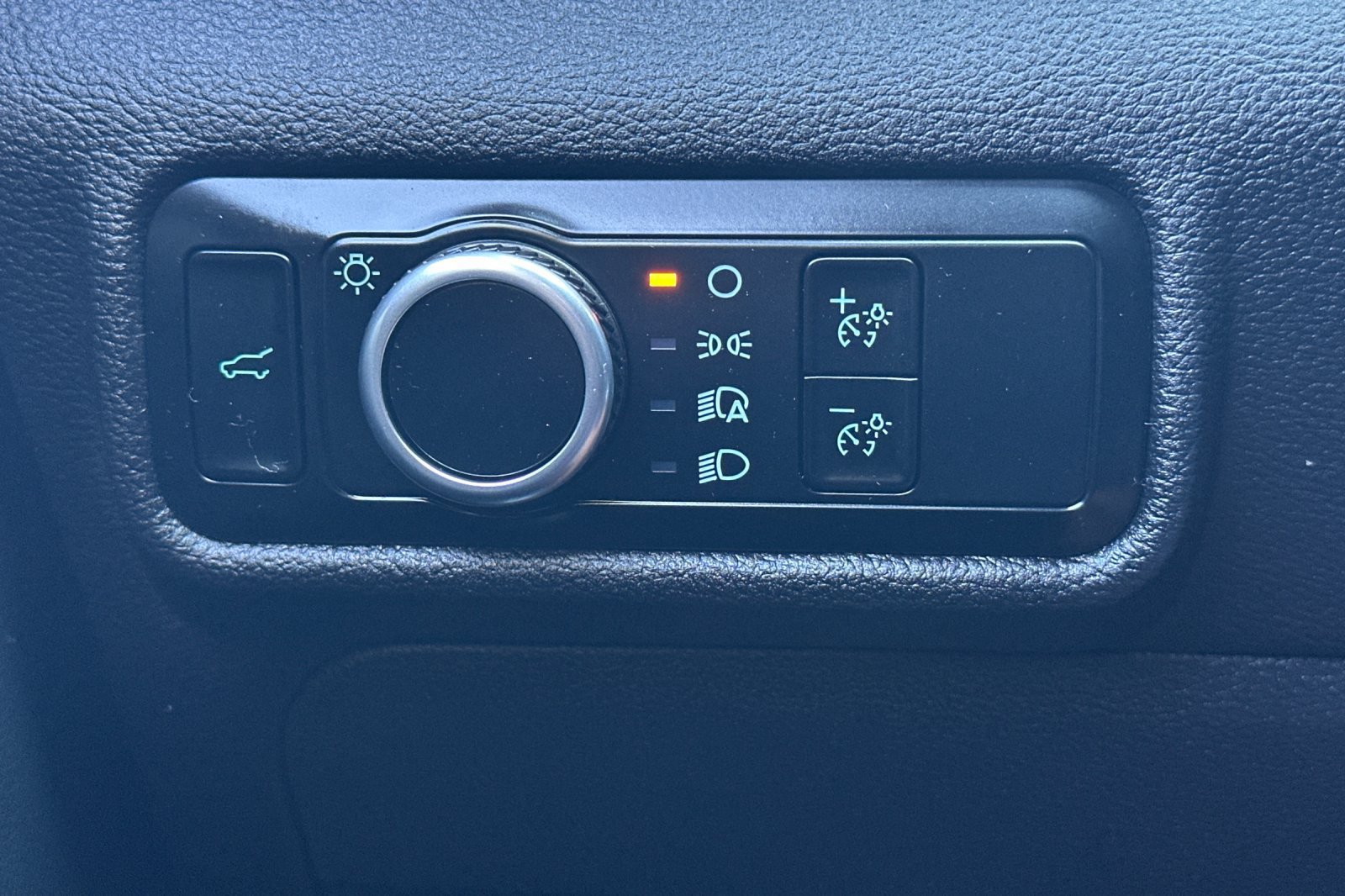 Certified 2023 Ford Explorer XLT RWD image 42