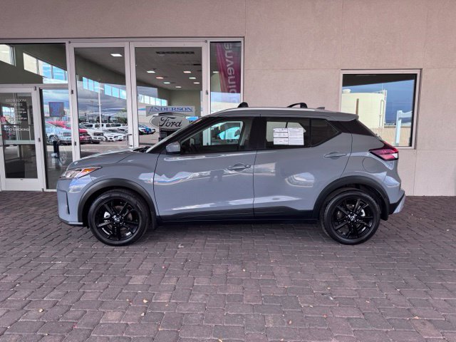 Used 2023 Nissan Kicks SV w/ Exterior Package FWD image 2