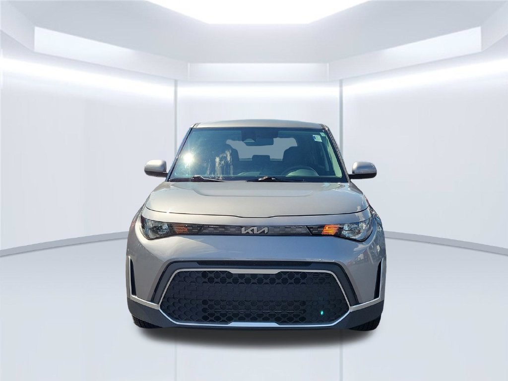 Used 2025 Kia Soul LX w/ LX Technology Package FWD image 2