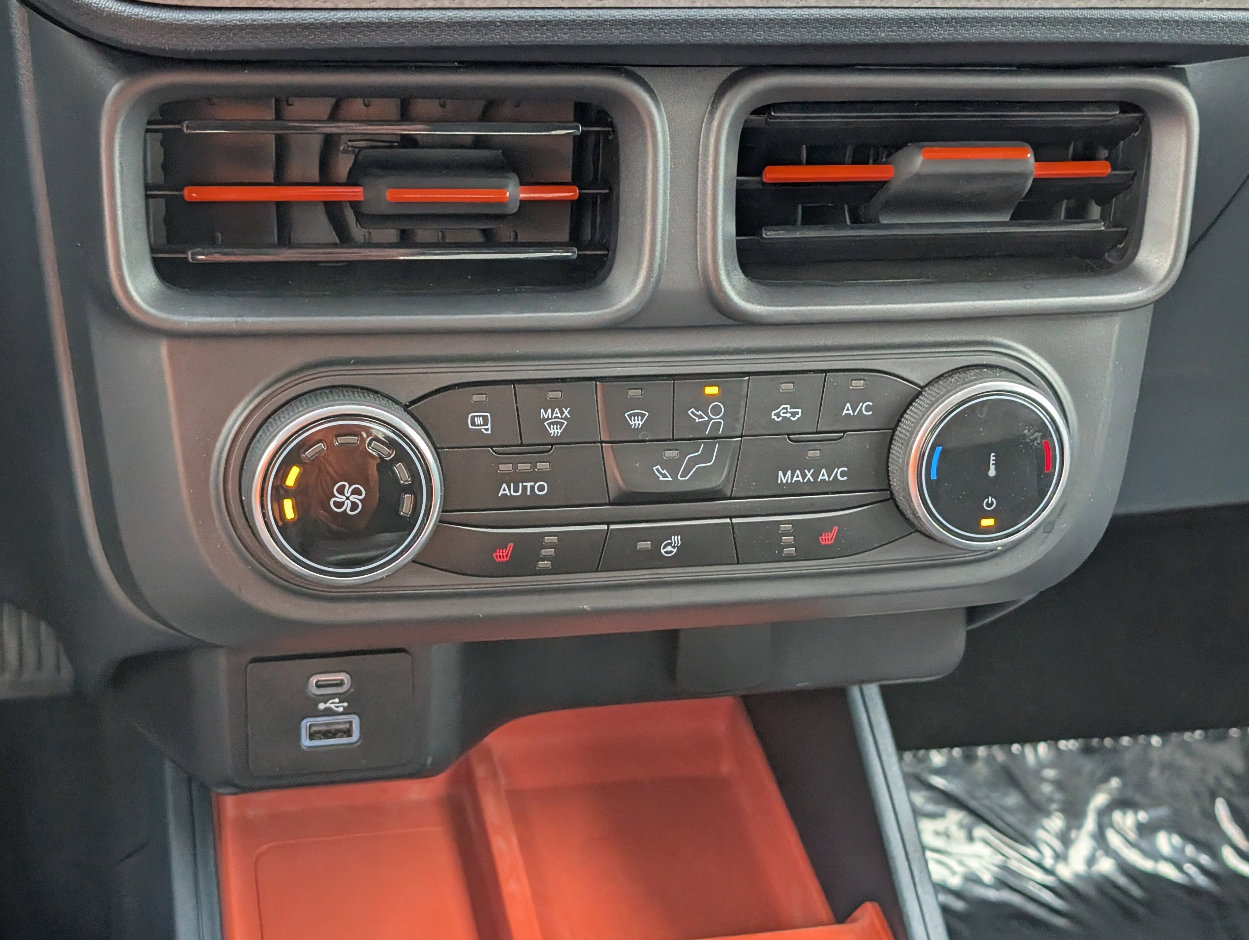 Certified 2024 Ford Maverick XLT w/ XLT Luxury Package image 28