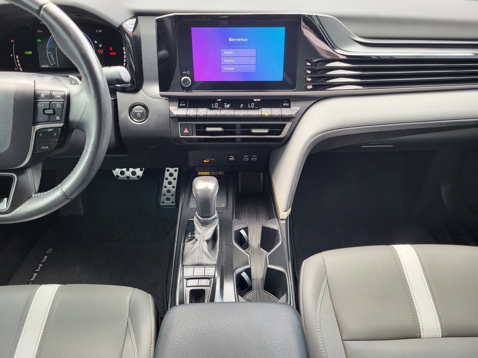 Used 2025 Toyota Camry SE FWD image 16
