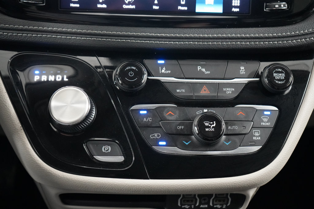 Used 2024 Chrysler Pacifica Limited FWD image 28