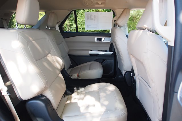 Certified 2023 Ford Explorer Limited w/ Hybrid Equipment Group 310A AWD/4WD image 14