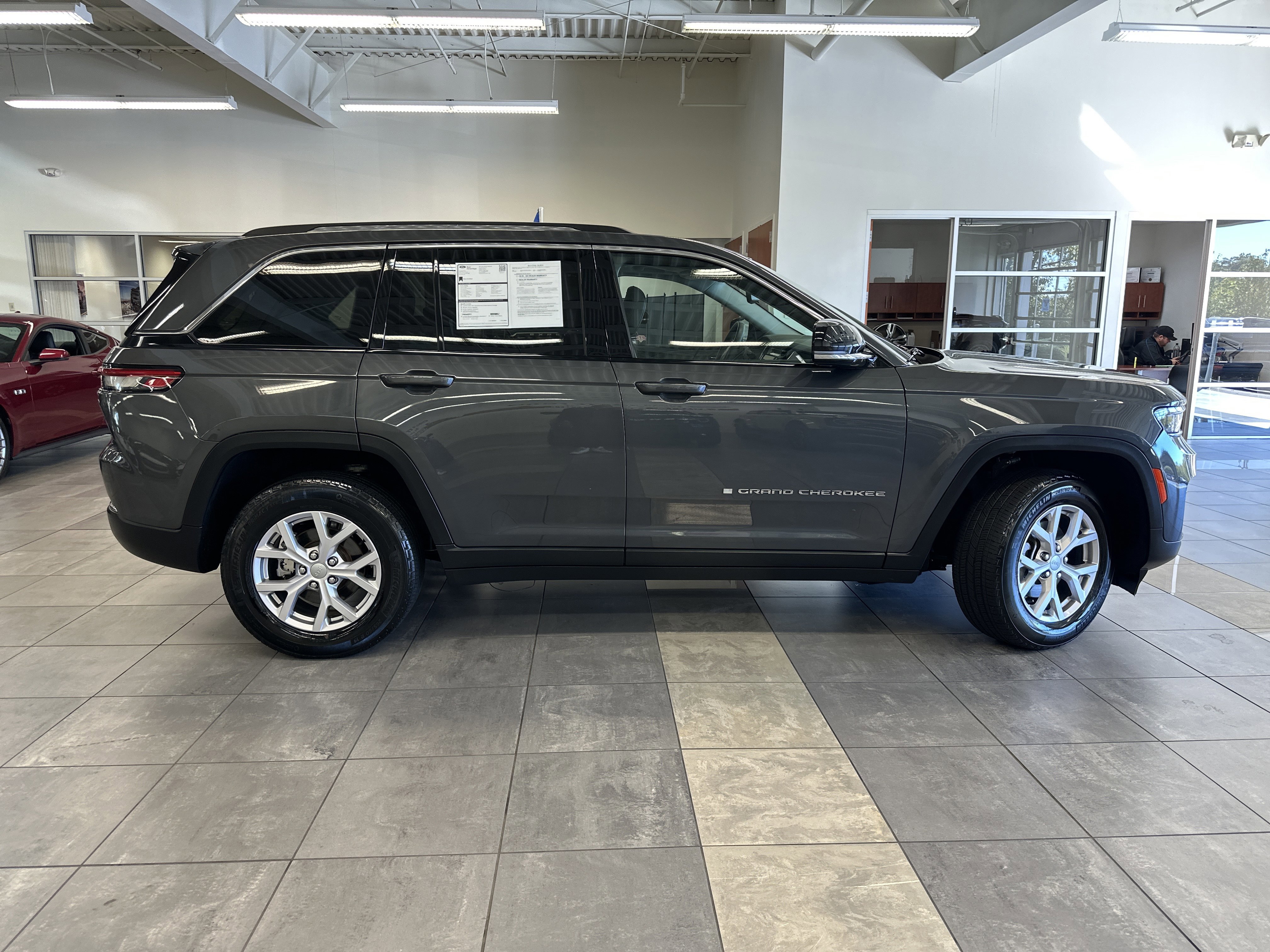 Used 2022 Jeep Grand Cherokee Limited w/ Trailer Tow Prep Group (B) image 6