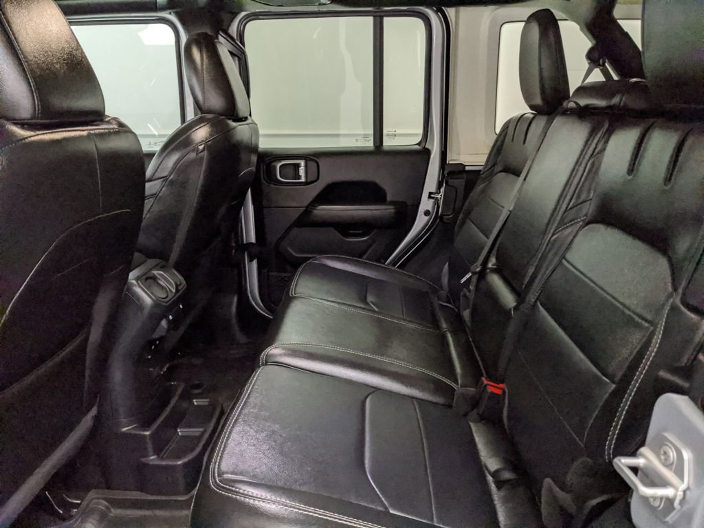 Used 2023 Jeep Wrangler Unlimited Sahara image 25