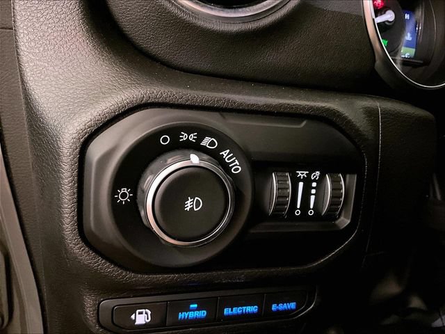 Used 2022 Jeep Wrangler Unlimited Sahara w/ Cold Weather Group AWD/4WD image 30