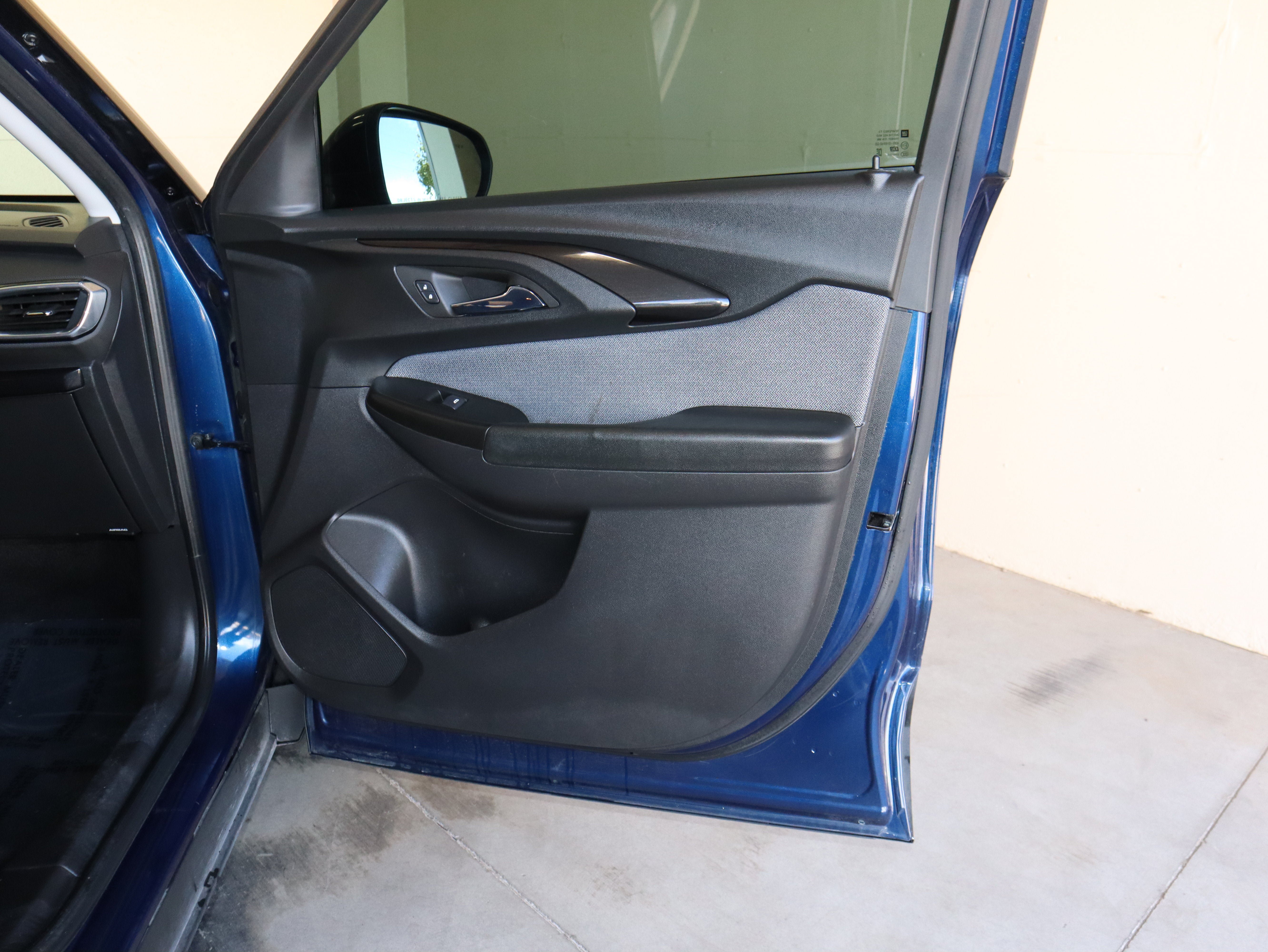 Used 2022 Chevrolet TrailBlazer LT w/ Convenience Package FWD image 39