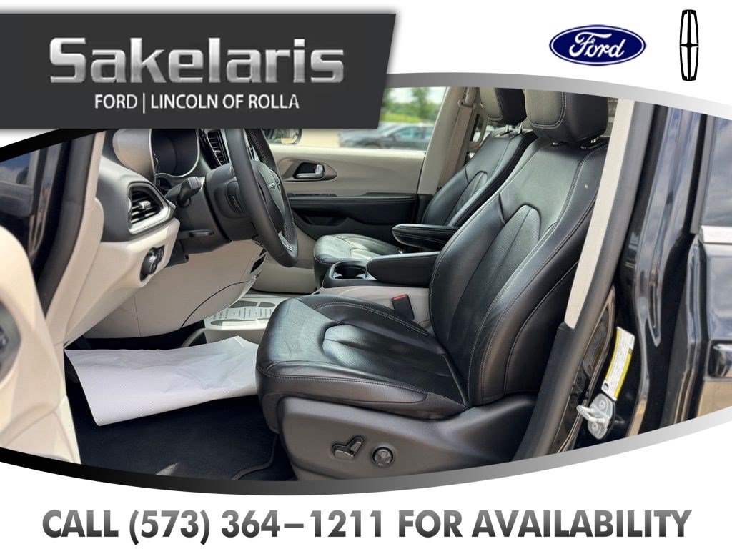Used 2022 Chrysler Pacifica Touring-L FWD image 13