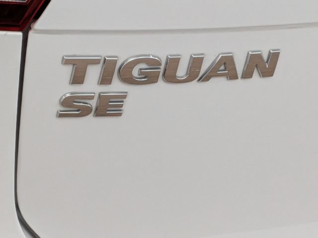 Used 2020 Volkswagen Tiguan SE R-Line AWD/4WD image 9