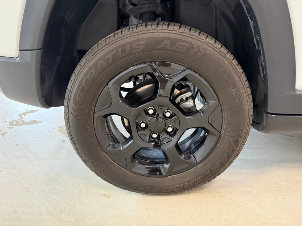Used 2024 Jeep Compass Trailhawk AWD/4WD image 3