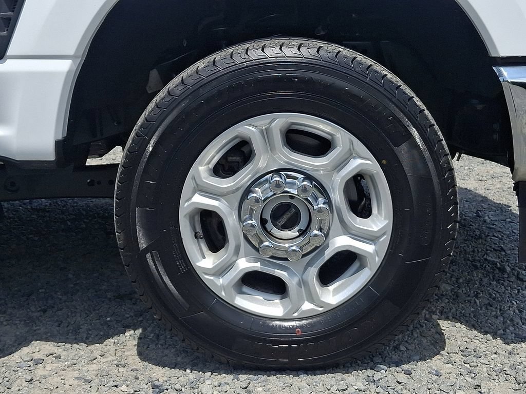 Certified 2025 Ford F250 XLT AWD/4WD image 9