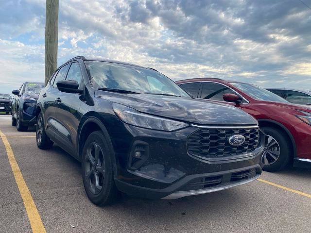 Certified 2025 Ford Escape ST-Line Select AWD/4WD image 2