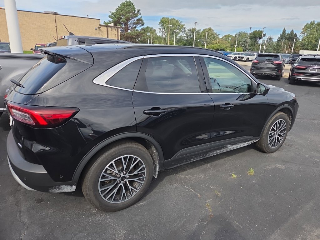 Certified 2024 Ford Escape SE w/ PHEV Premium Package FWD image 14