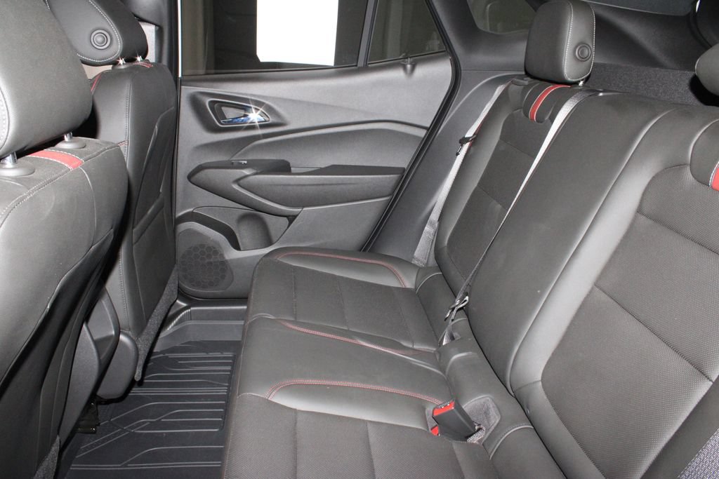 Used 2024 Chevrolet Trax RS w/ Sunroof Package FWD image 21