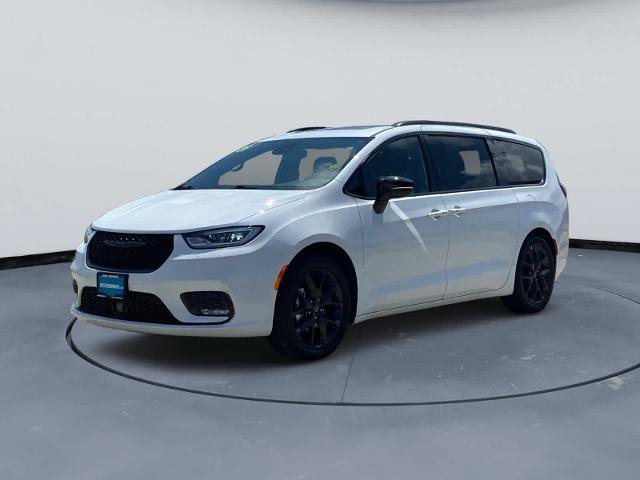 Used 2025 Chrysler Pacifica Limited FWD image 9