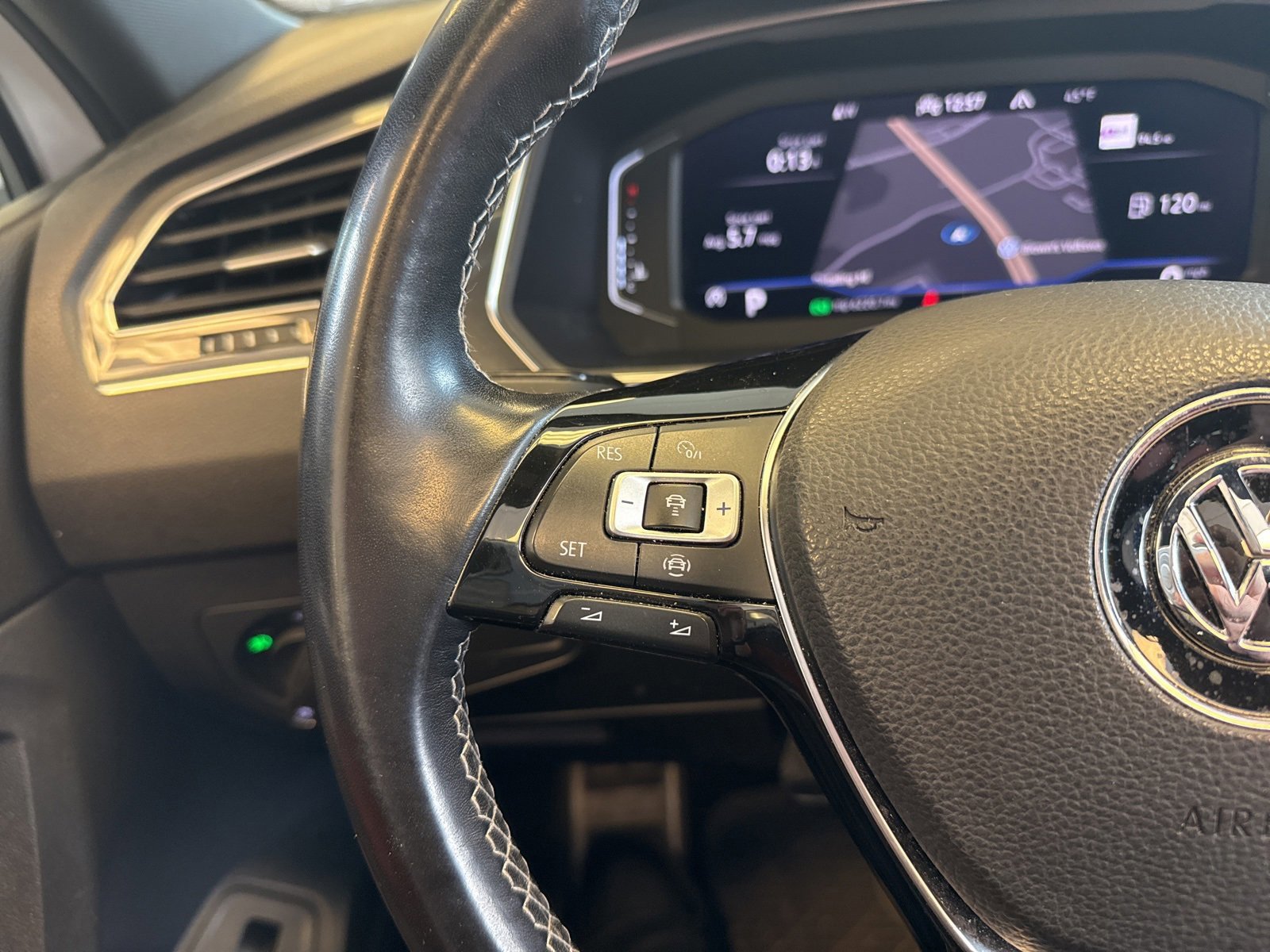 Used 2021 Volkswagen Tiguan SEL Premium R-Line image 21