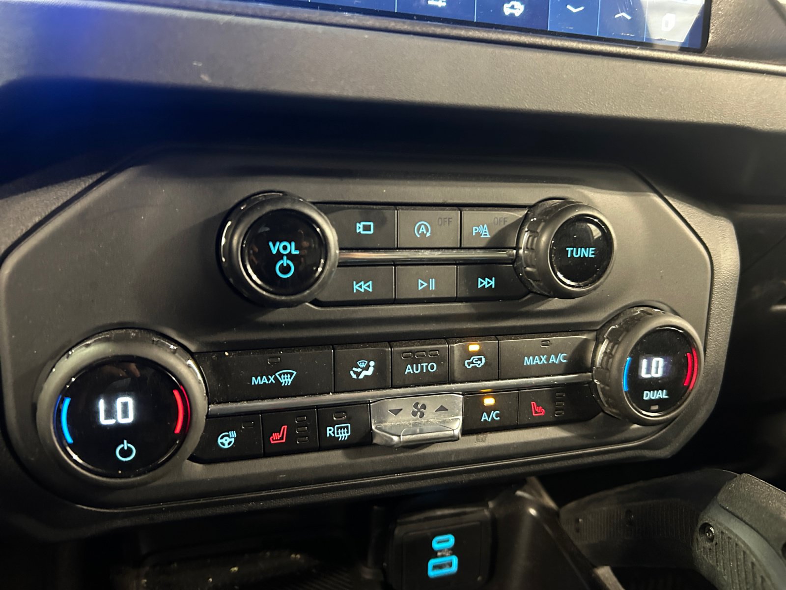 Certified 2025 Ford Bronco Badlands AWD/4WD image 19