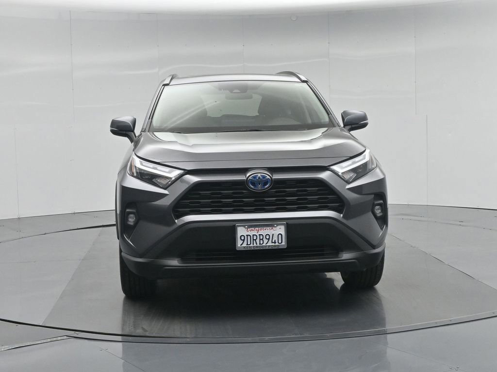 Used 2022 Toyota RAV4 XLE Premium image 31
