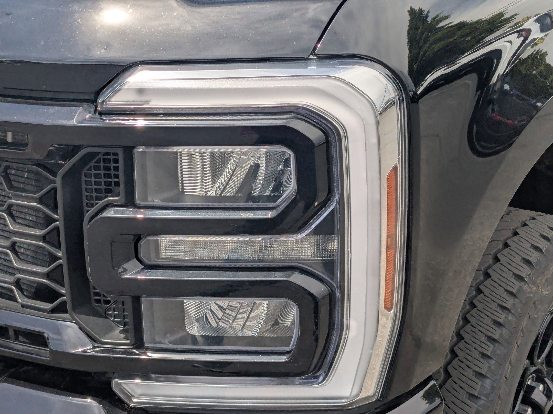 Certified 2025 Ford F350 Lariat w/ Black Appearance Package AWD/4WD image 15