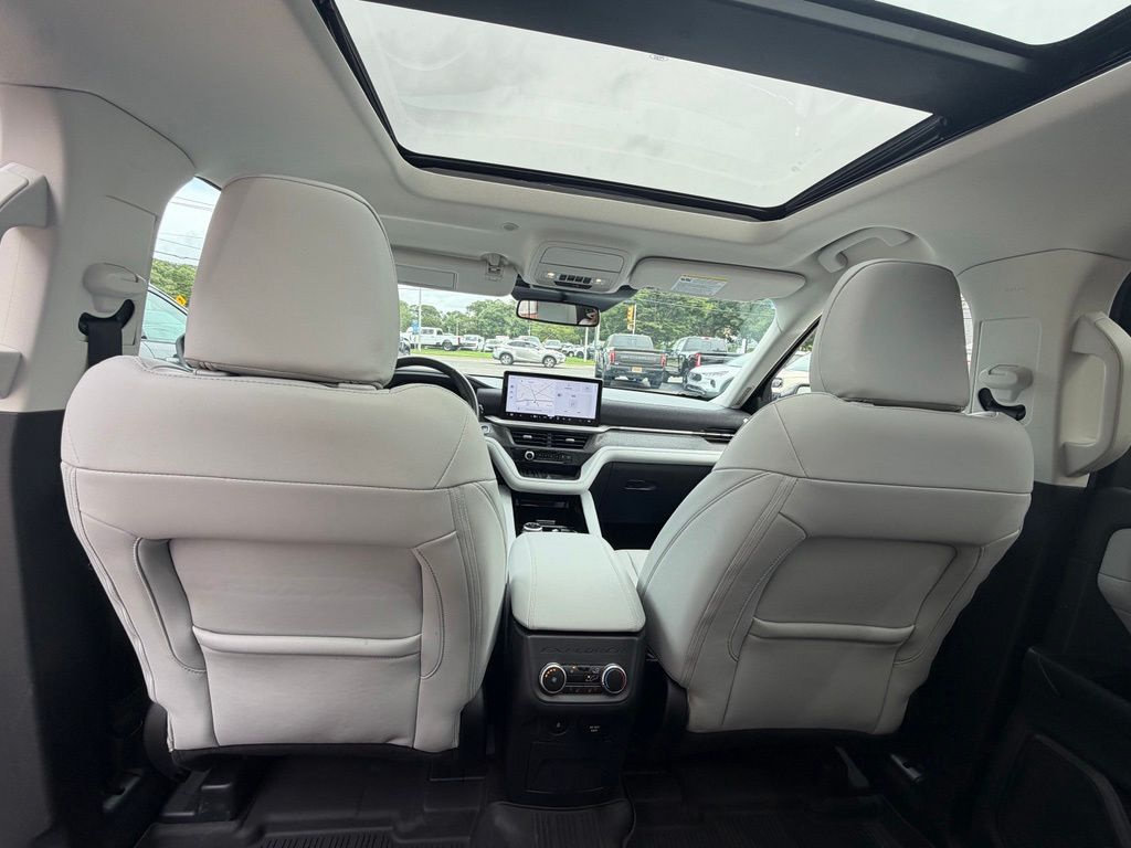 Certified 2025 Ford Explorer Platinum w/ Ultimate Package AWD/4WD image 18