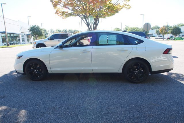 Used 2025 Honda Accord SE image 4