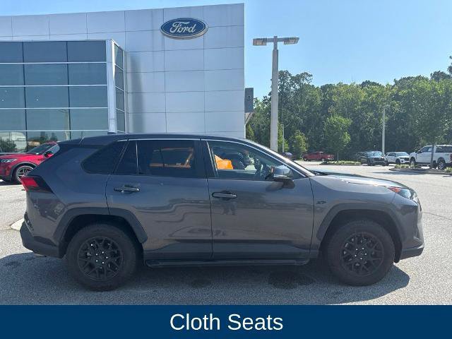 Used 2022 Toyota RAV4 LE FWD image 2