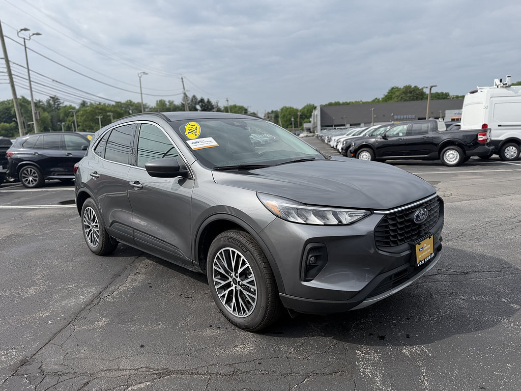 Certified 2025 Ford Escape SE w/ Class II Trailer Tow Package FWD image 9
