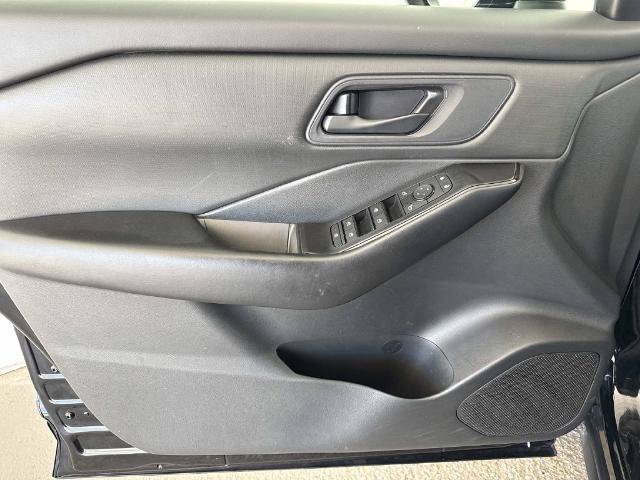 Used 2024 Nissan Rogue S AWD/4WD image 23