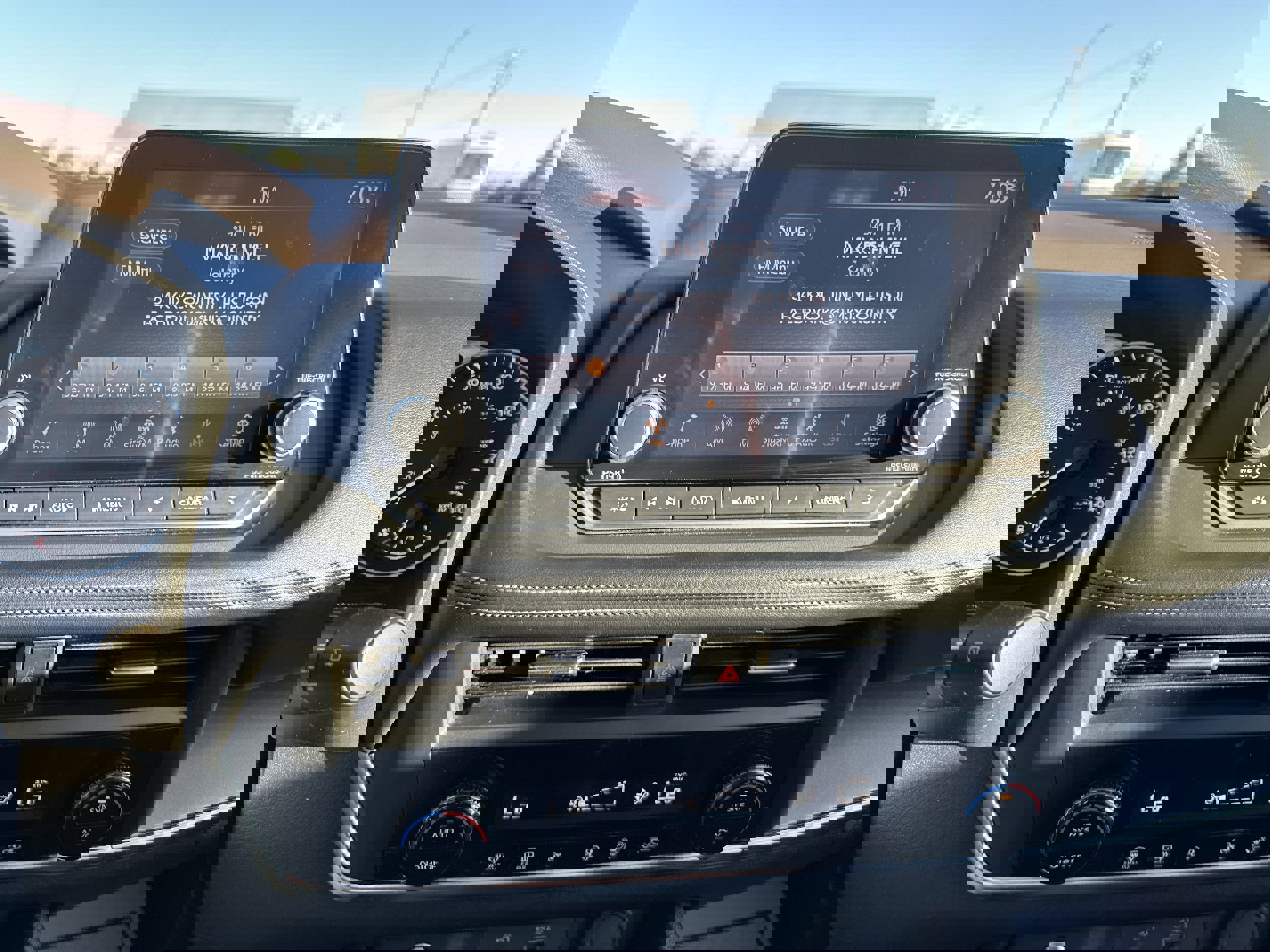 Used 2023 Nissan Rogue SV image 11