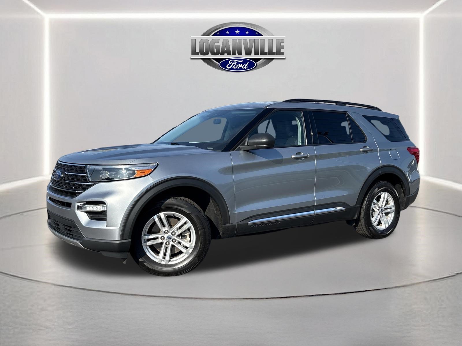 Certified 2022 Ford Explorer XLT w/ Equipment Group 202A AWD/4WD image 1