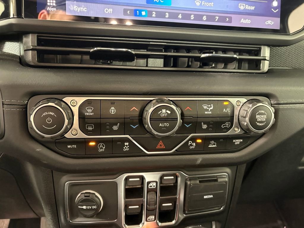 Used 2025 Jeep Gladiator Rubicon w/ Safety Group image 19