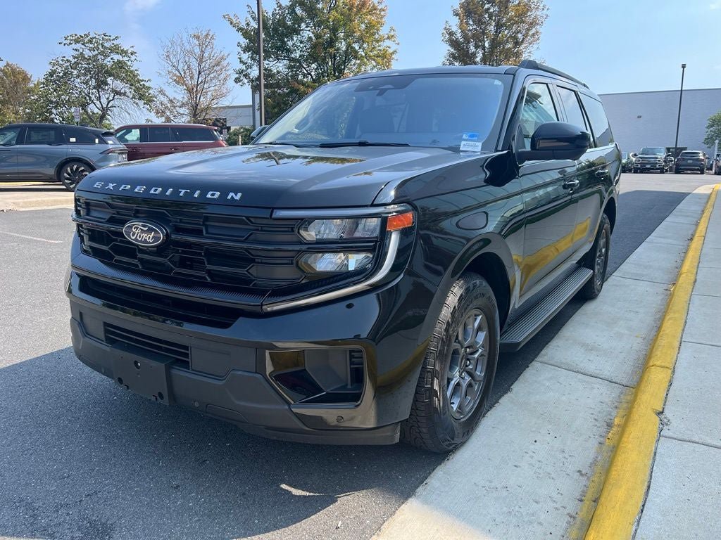 Certified 2025 Ford Expedition Active AWD/4WD image 3
