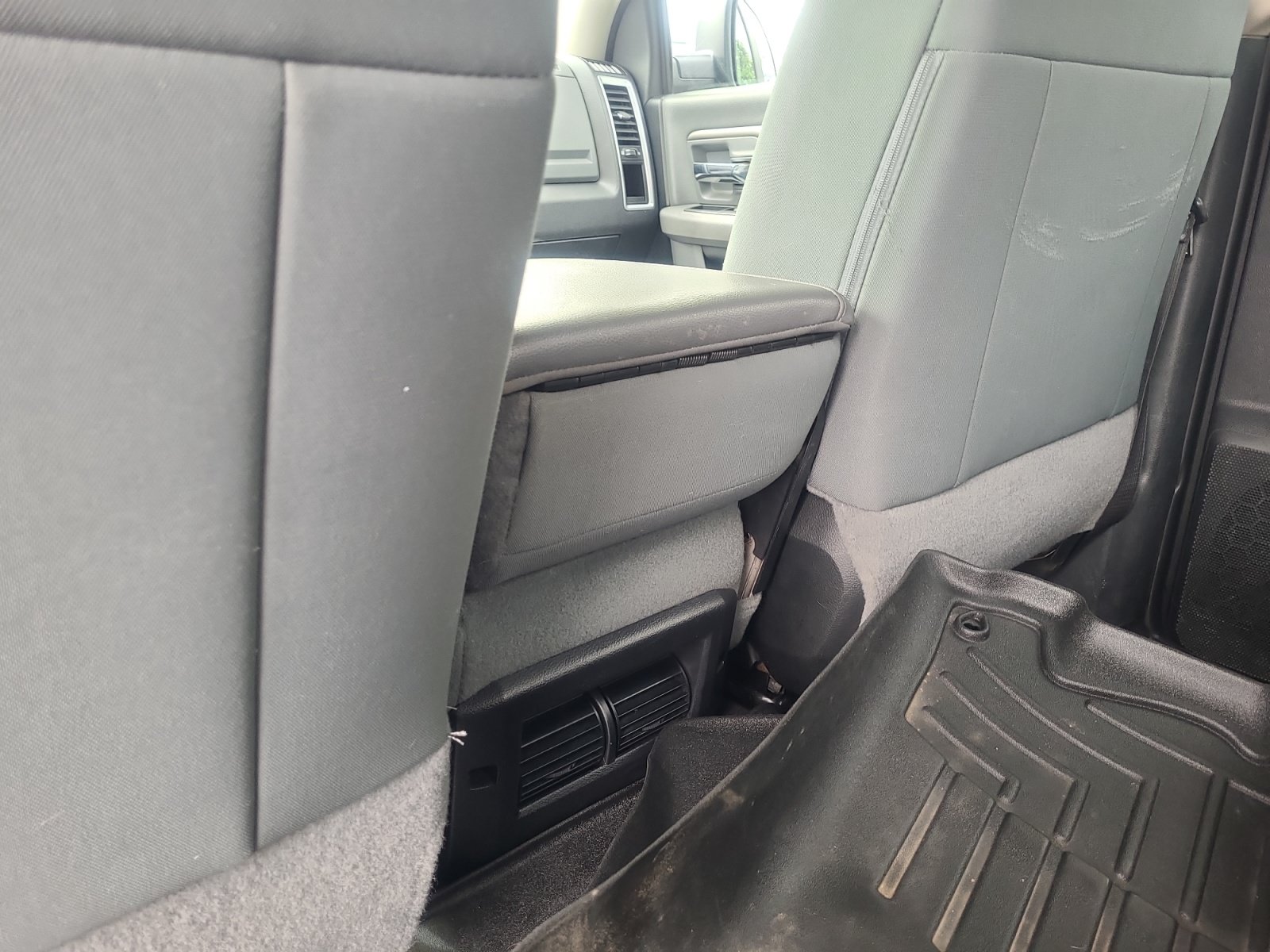 Used 2018 RAM 1500 Classic SLT AWD/4WD image 31