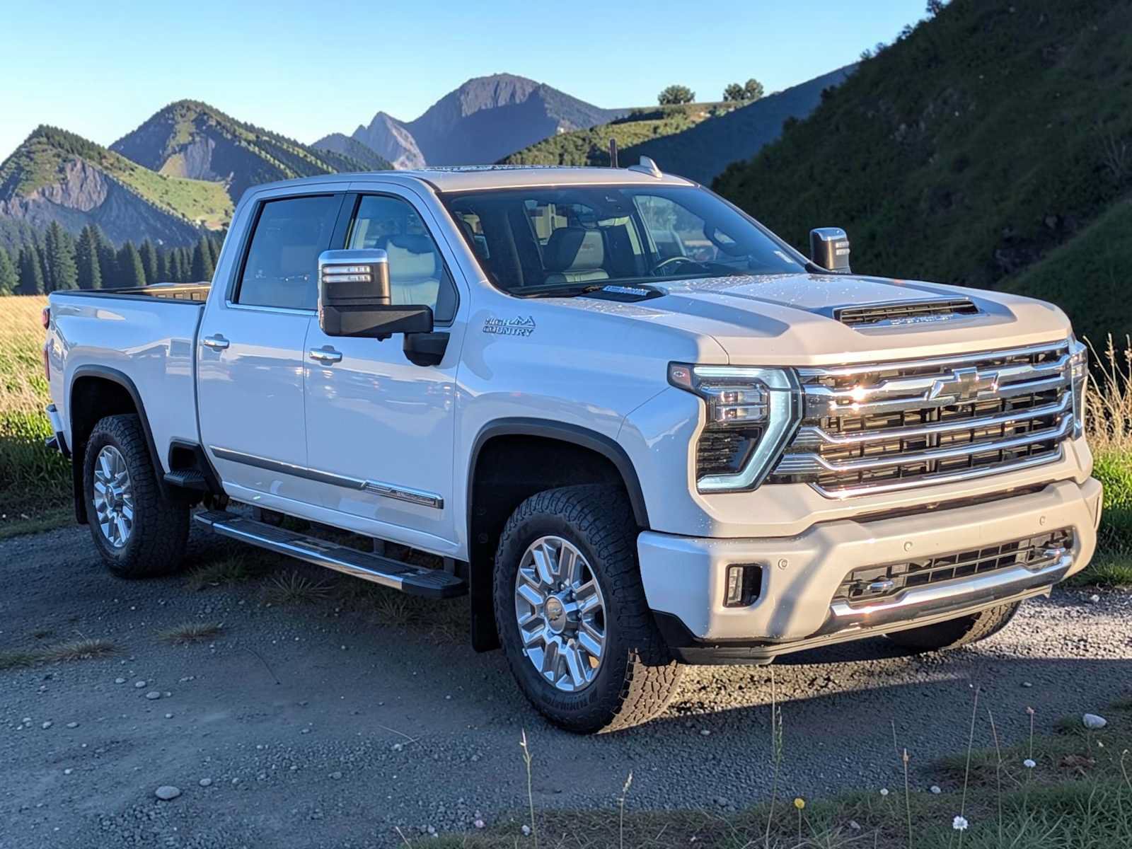 Used 2024 Chevrolet Silverado 2500 High Country w/ High Country Premium Package AWD/4WD image 8