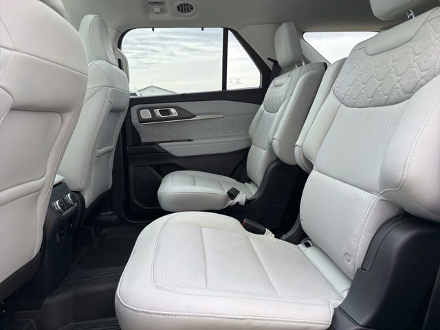 Certified 2025 Ford Explorer Platinum w/ LUX Leather Package image 14